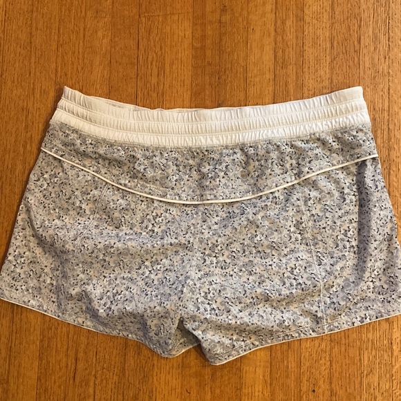 lululemon athletica shorts - size 10 - Picture 5 of 5